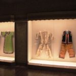 上海博物館の展示品、少数民族の衣装